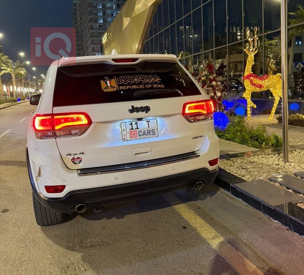 جیپ گراند شیرۆکی